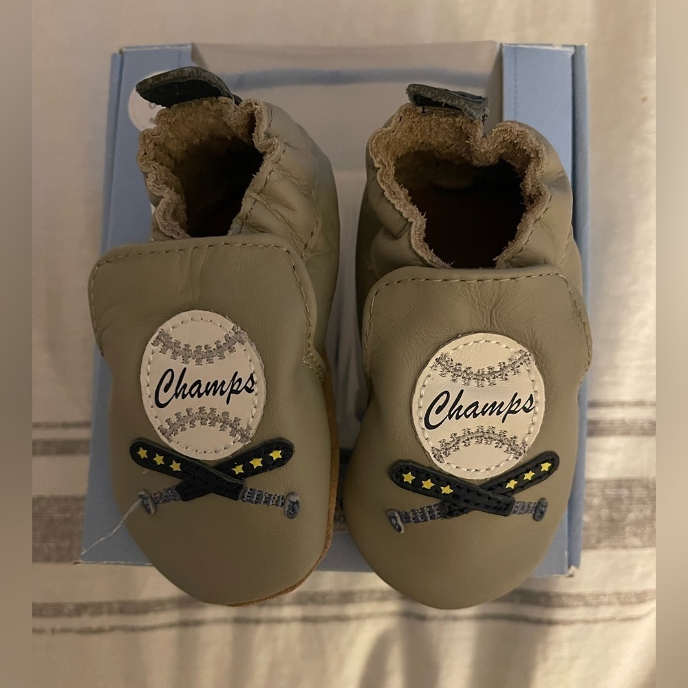 🆕 Robeez | Champ gray leather baseball theme crib shoes | 0-6 month